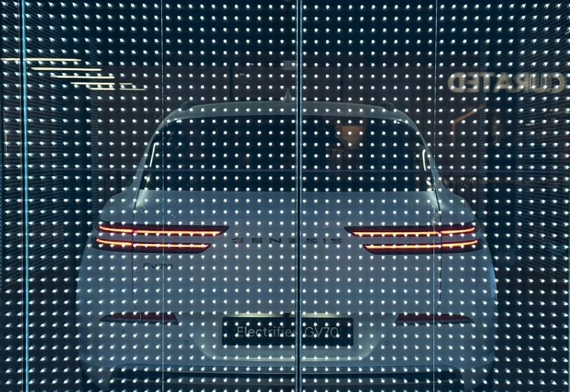 EV Behind battery replacement station